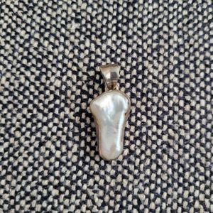 Baroque Pearl Pendant